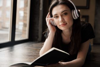Kiedel photo of young woman wearing headphones lying on w Z2P6886 scaled 2 338x225 1
